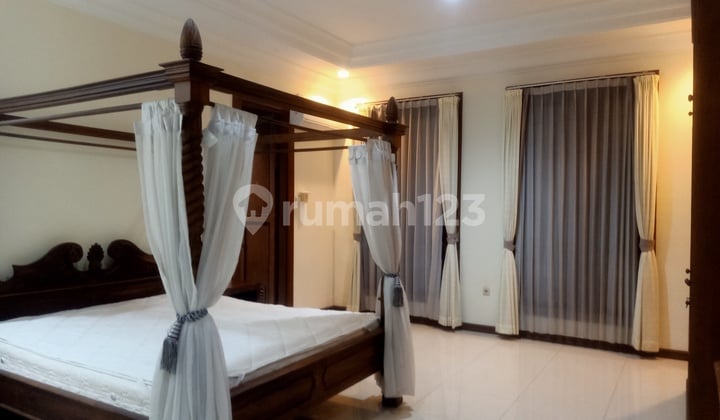 Rumah Lux 2 Lantai Pupuk Dengan Kolam Renang Full Furnished