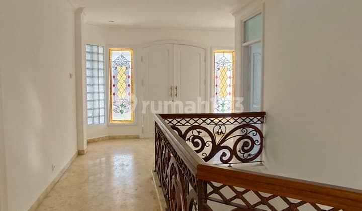 Dijual rumah cantik Balikpapan Baru mewah 3 lt full marmer renovasi lebar 11m