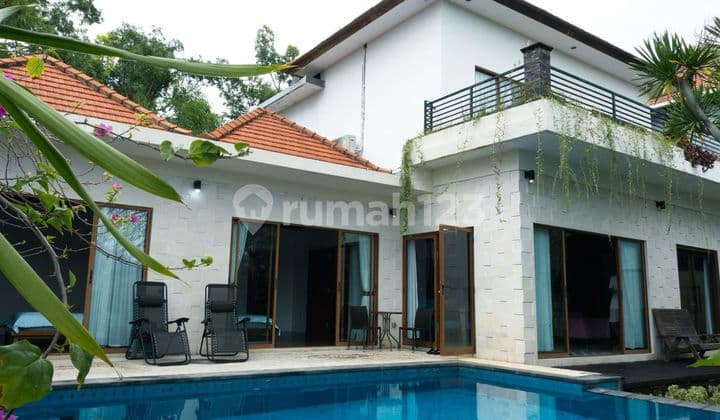 Villa Modern Strategis Dekat Pantai Nusa Dua