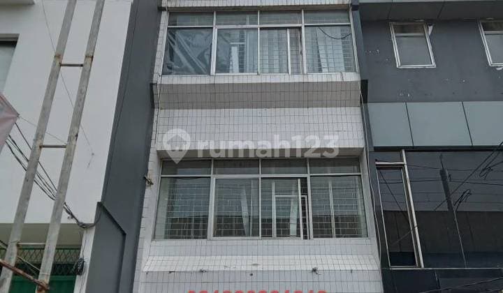 Ruko Bagus 3 Lantai SHM Untuk Show Room, Bank Dan Rumah Tinggal