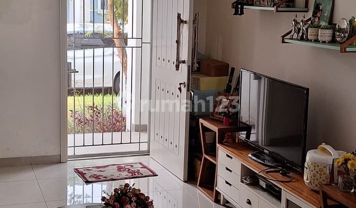 Nice 2-Story Semi-Furnished Strata House