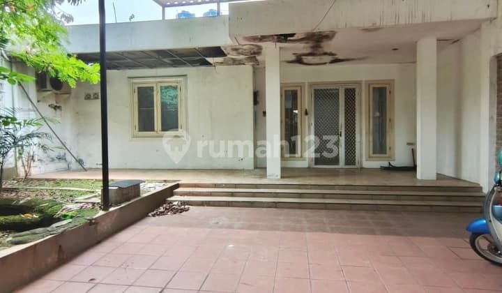 Rumah Lama Hitung Tanah di Lebak Bulus