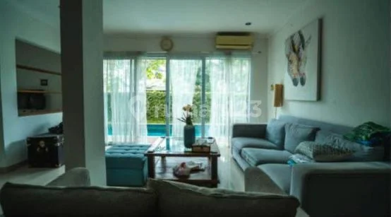 Rumah Minimalis Dilengkapi Kolam Renang Dalam Komplek Perumahan