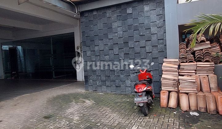 Rumah Bagus Strategis, Radio Dalam Area