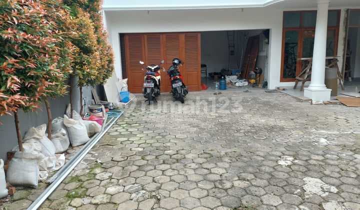 Nice Strategic House, Kemang Area