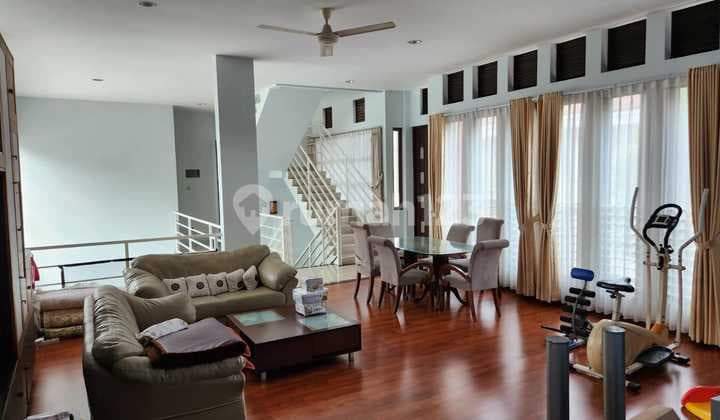 Rumah Bagus Strategis, Bintaro Area