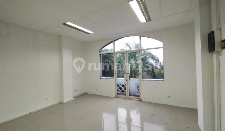 Ruko Permata Senayan, Strategis Area