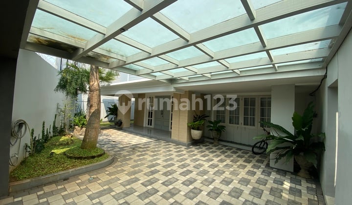 Rumah Bagus di Kawasan Bisnis Strategis Kuningan, Jakarta Selatan