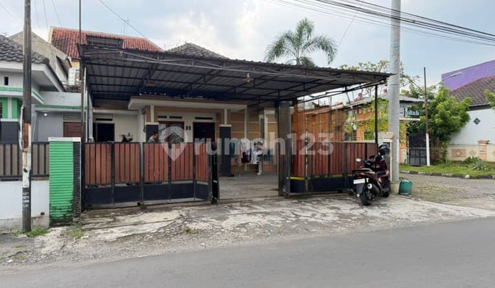 Rumah Strategis Buat Hunian dan Usaha Dekat Kmpis Akfis Colomadu