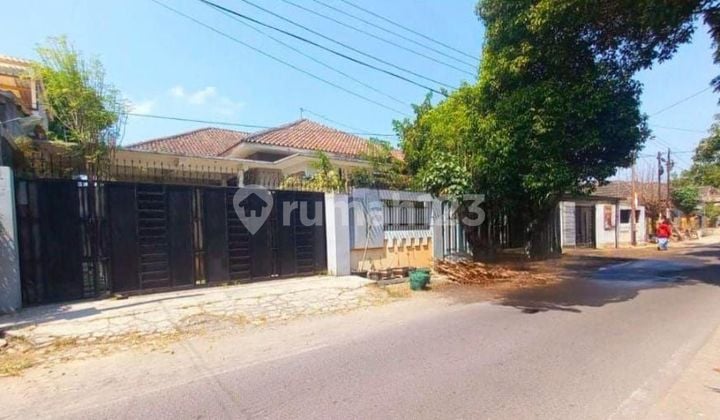 Rumah Luas Asri Tengah Kota Di Sondakan Laweyan