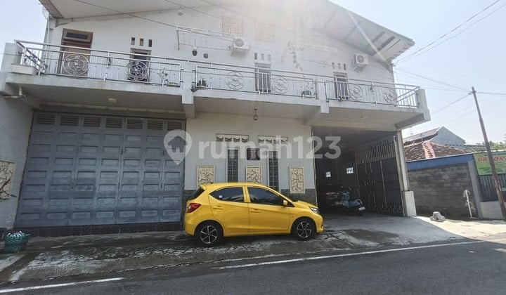 Luxurious House & Strategic Futsal Court in Banyuanyar, Solo