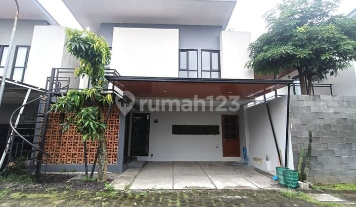 Rumah Bagus Siap Huni Cluster Nyaman Dekat Alana Hotel Colomadu