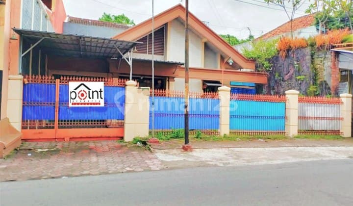 Rumah Strategis Tepi Jalan Area Bisnis Dekat Lottemart Solo