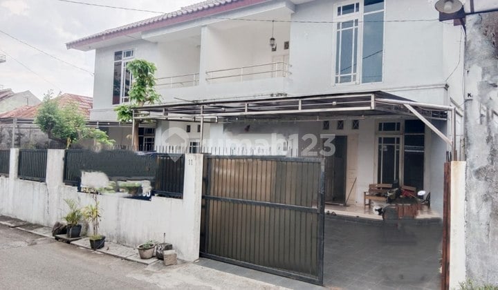 Rumah, 2 Lantai,Tengah Kota Dekat Aston Hotel Purwosari Solo