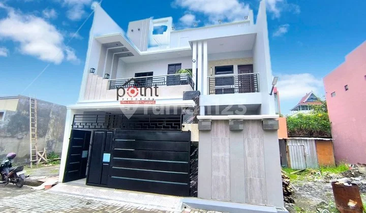 Rumah Mewah Semi Furnished Dekat Manahan Solo