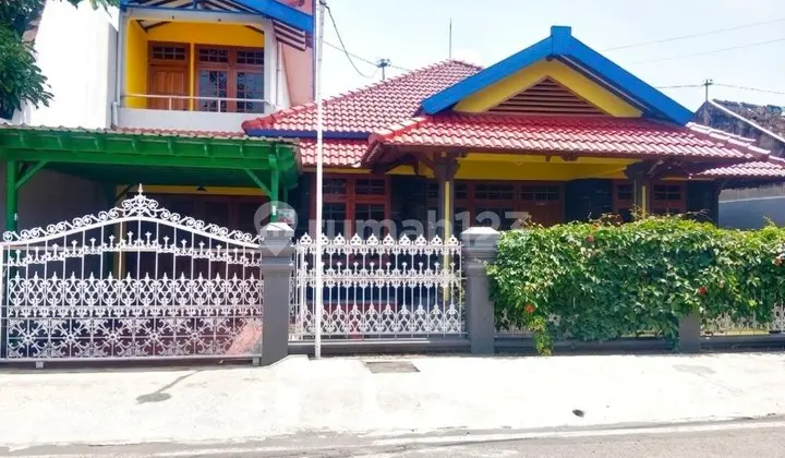 Spacious Comfortable House Near Surakarta DPRD Office