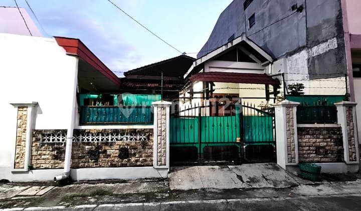 House and Boarding House in the City Center Near Al Islam High School Solo