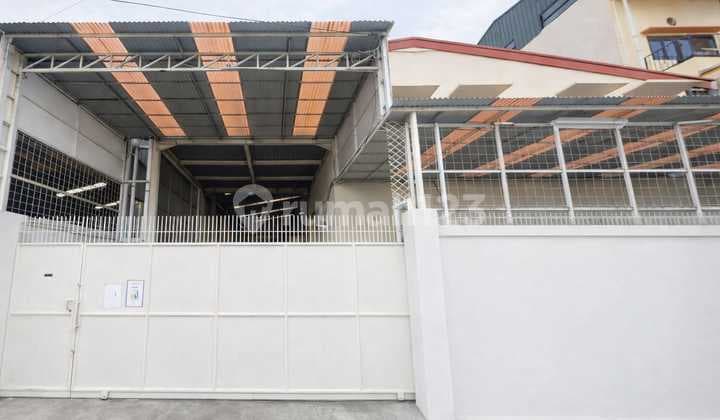 Warehouse Ready for Rent in Cipondoh Tangerang. Strategic Location. Area 20X40m.