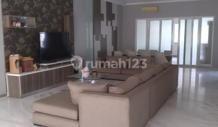 Dijual / Disewa Rumah di Springhill Kemayoran. Luas 10X30m Semi Furnish Siap Huni
