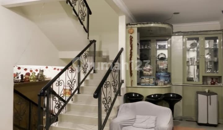 Neat and Ready-to-Live House in Florence PIK. Fully Furnished, 3 Floors with Freehold Certificate