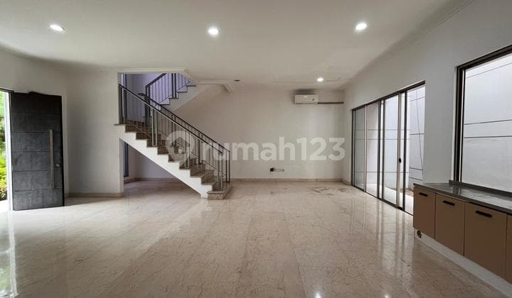 For Sale Semi-Furnished Piano House Golf Island