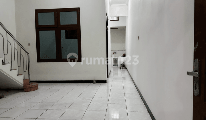 SHM Unfurnished Shop House at Mt Haryono, Strategically Located for Stores at Jl. MT. Haryono, Jagalan, Central Semarang Subdistrict, Semarang City, Central Java, Central Semarang.