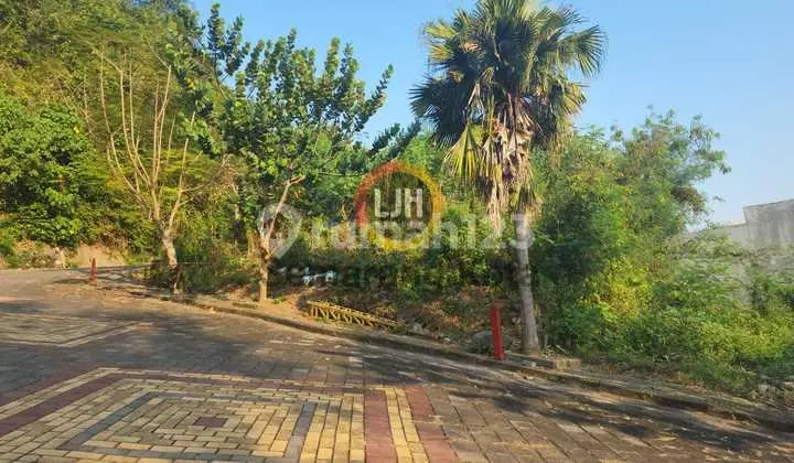 Plot in Palm Hill Estate