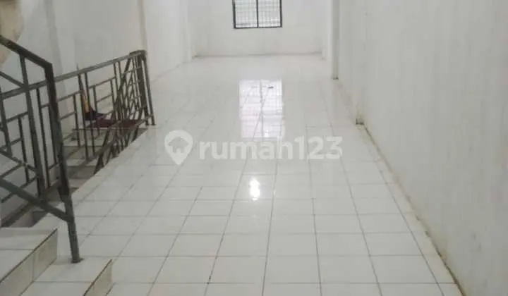 5-Story Shophouse on Jl. Pengukiran, West Jakarta, Strategic Location, Negotiable