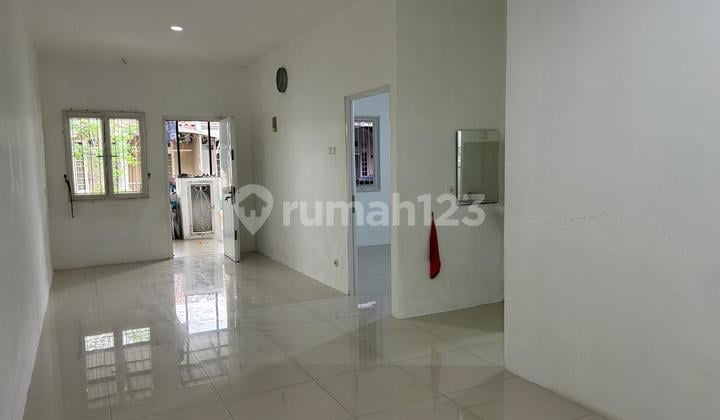 Rumah Siap Huni di Fedora Graha Raya Kondisi Terawat