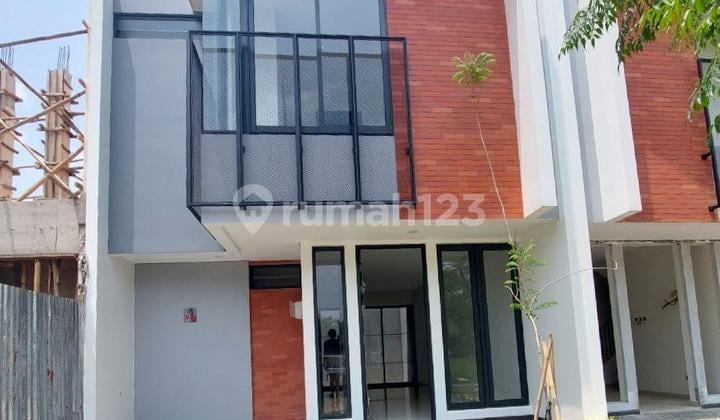 Dijual Rumah 2 Lantai di Kebayoran Harmony - 3+1 KT, Siap Huni, Rnv