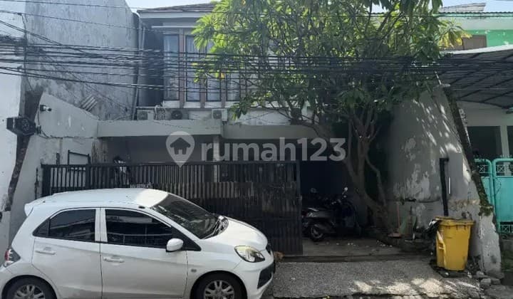 Rumah Manyar Strategis Lokasi Tengah Kota Surabaya