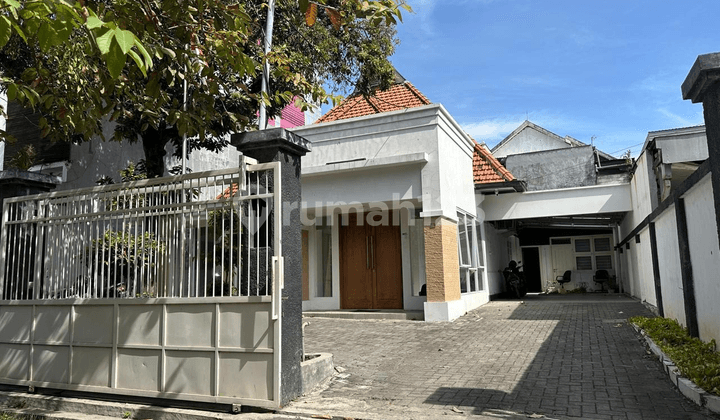 Rumah Usaha Siap Pakai Jalan Bawean Tengah Kota Cocok Cafe / Klinik / Resto