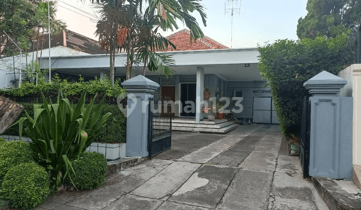 City Center House on Kapuas Road, Well-Maintained, One Step to Darmo Raya