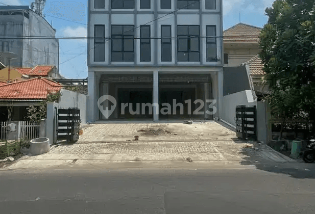 Disewakan Ruko Raya Pucang Siap Pakai Strategis dekat Tengah Kota