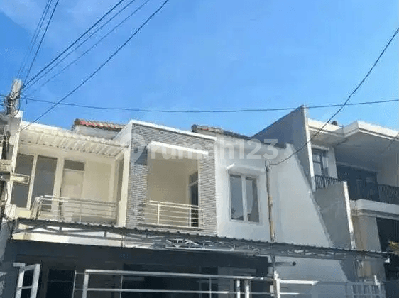 Dharmahusada Minimalis Siap Huni Strategis dekat Galaxy Mall