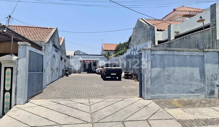 Rumah Usaha Kutisari Cocok Gudang / Bengkel dekat Petra dan Raya A Yani