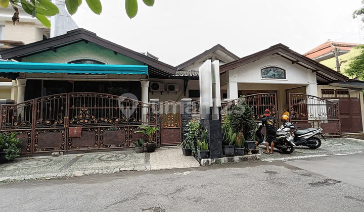 Rumah Hook Rungkut Asri Siap Huni Dekat Merr