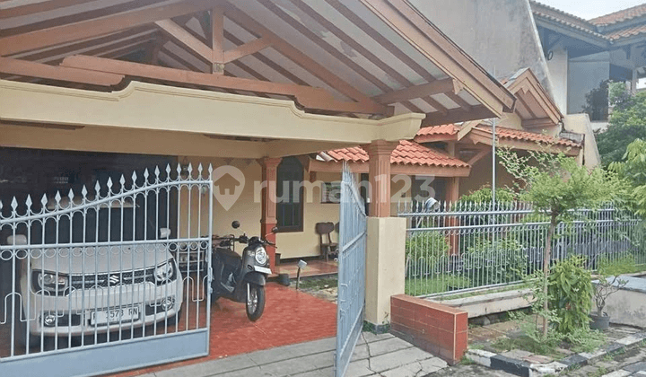 Strategically Located Ready-to-Occupy House in Gayung Kebonsari, Close to Raya A Yani