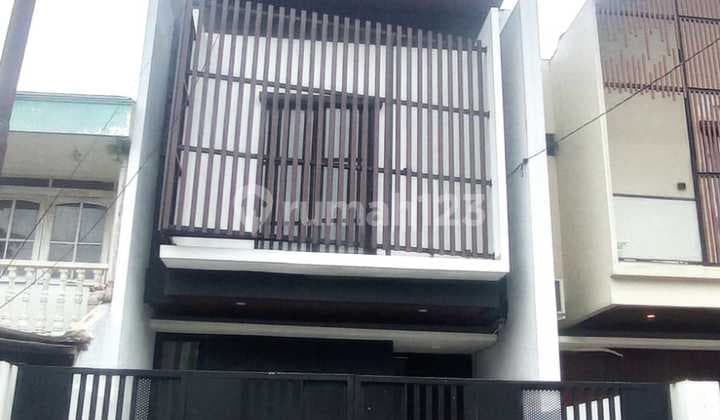 Rumah Baru 2 Lantai Minimalis Baruk Utara Merr Bagus