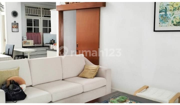 Rumah Semi Furnished Bagus SHM - Sertifikat Hak Milik di Sek 5 Bintaro Jaya, Bintaro