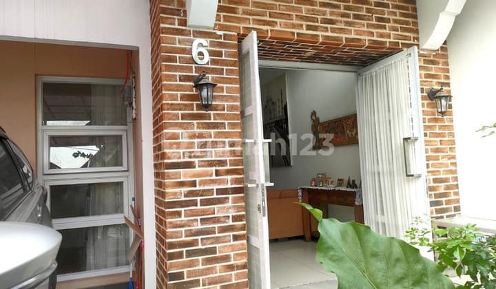 Rumah Bagus Semi Furnished SHM - Sertifikat Hak Milik di Sek 5 Bintaro Jaya, Bintaro