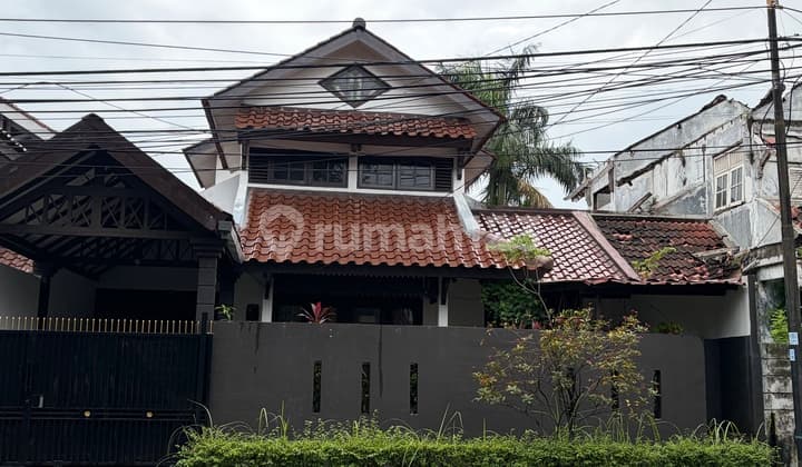 Rumah Jual Cepat Cocok untuk Usaha Hak Milik di Camar Raya Bintaro Jaya, Bintaro