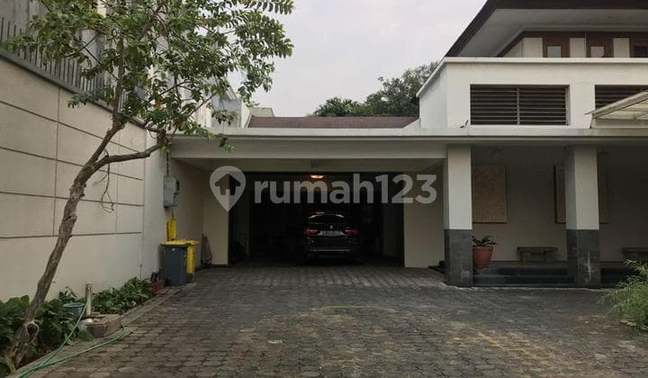 Dijual Rumah Modern Tropical Lokasi Sangat Strategis di Cilandak