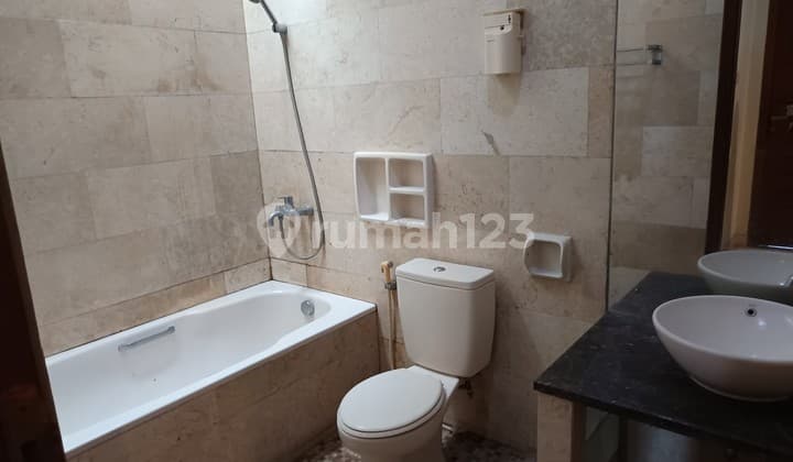 Dijual cepat Rumah Murah 2 lantai di Jl Irian, Kota Tangerang Selatan