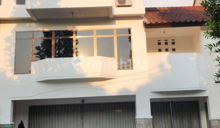 Ruko di Batununggal Bandung, 3 Lantai Bagus Strategis Siap Pakai