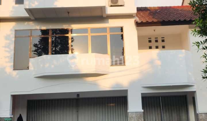 Ruko di Batununggal Bandung, 3 Lantai Bagus Strategis Siap Pakai