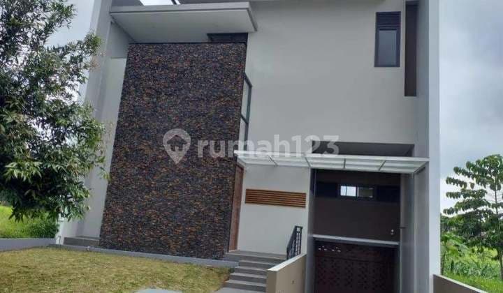 Rumah di Kota Baru Parahyangan, Dekat Danau Tatar Kumalasinta