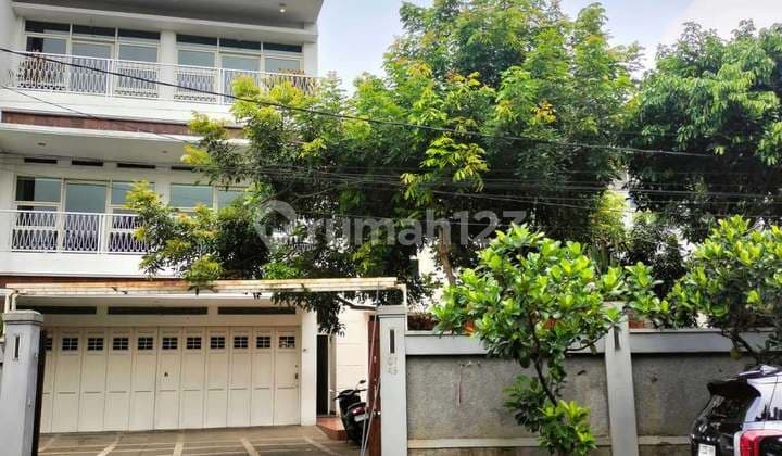 House in Nusa Hijau Cimahi, Very Luxurious with a Swimming Pool
