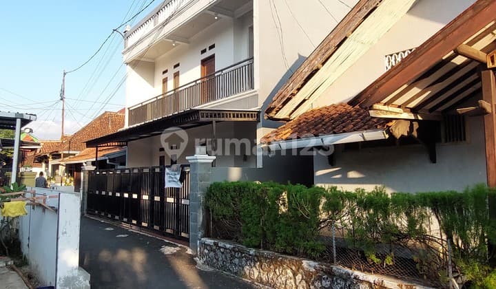 Rumah new 2½ lantai, 6 kmar, ada rooftop di sayap jl Suha