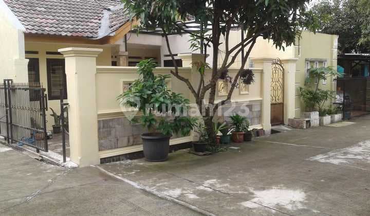 Rumah hook, terenovasi di Griya Pancoran Mas Indah, Depok